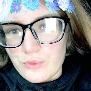 Meet your Posher, Dena